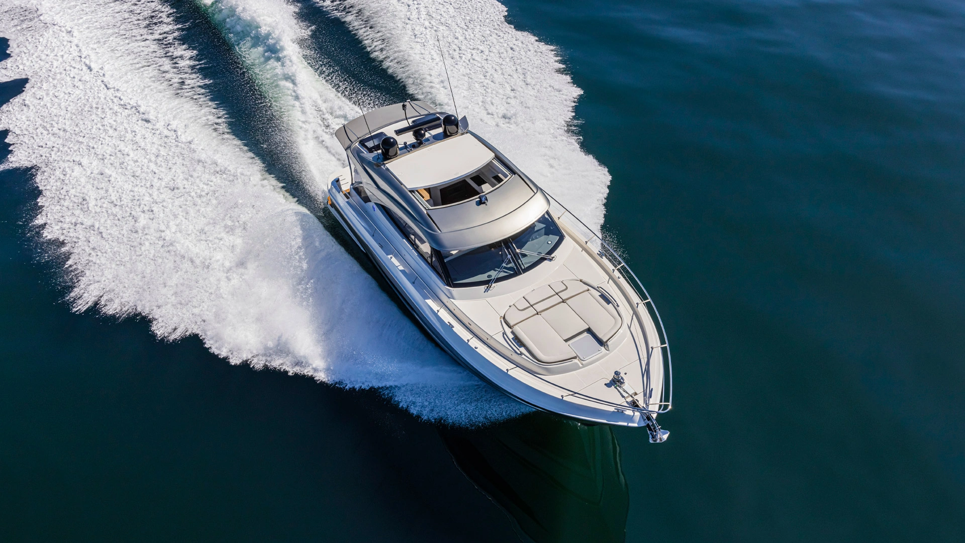 4600 Sport Yacht Platinum Edition